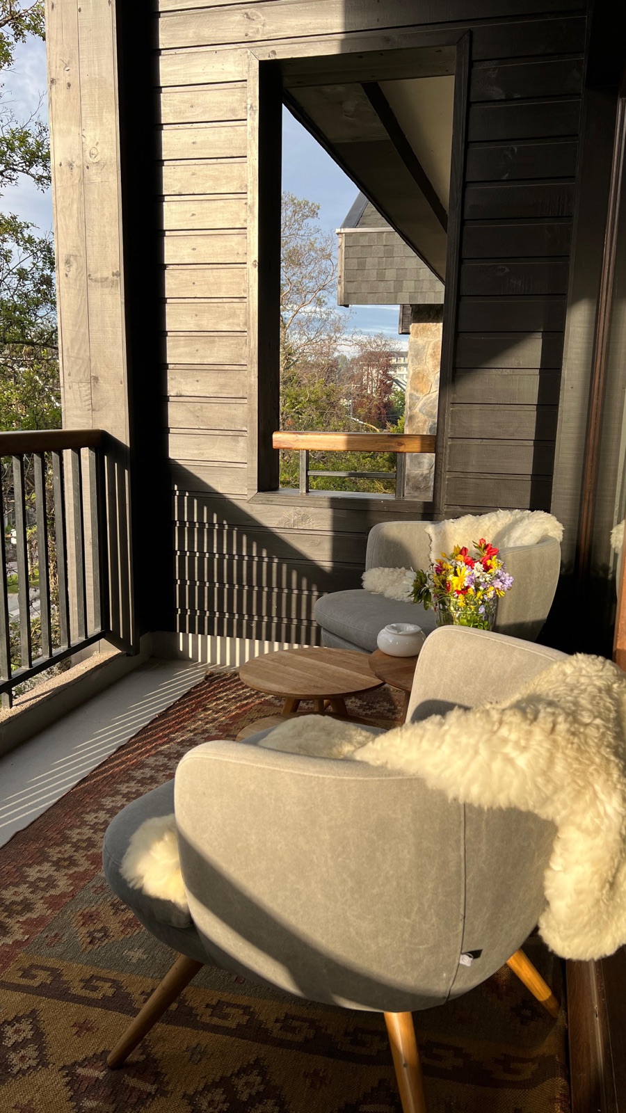 Terraza del proyecto Loft, con living exterior al atardecer
