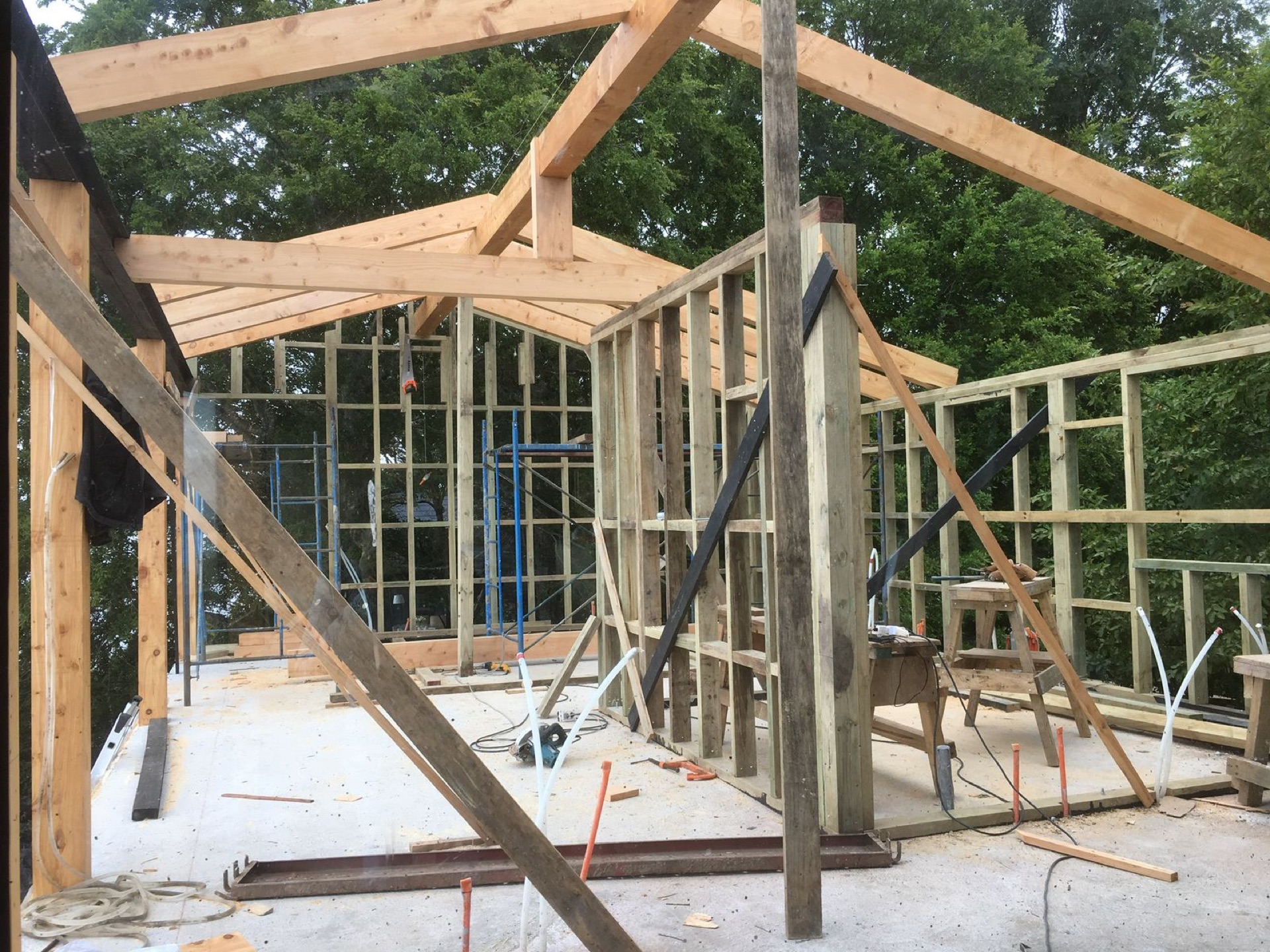Obra en construcción, estructura de madera antes del cierre